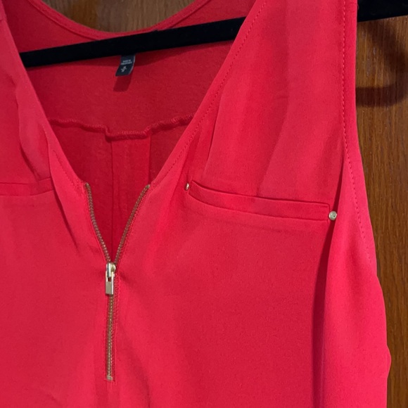 Express Red Top - Picture 3 of 4